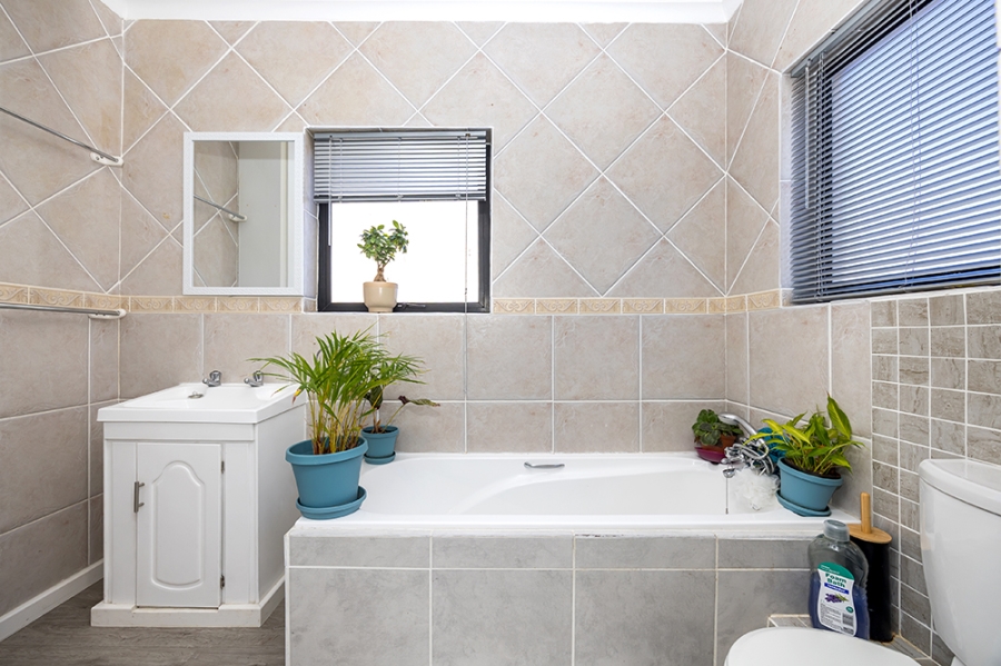 2 Bedroom Property for Sale in Parklands Western Cape
